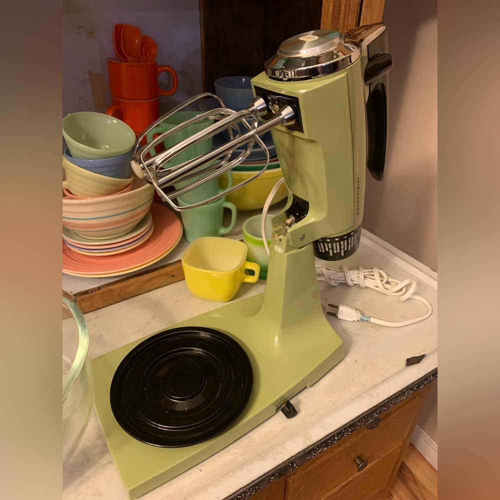 Vintage 1970โs Sunbeam MixMaster 12 Speed Stand Mixer in Avocado Green ๐ฅ ๐ - Picture 2 of 10